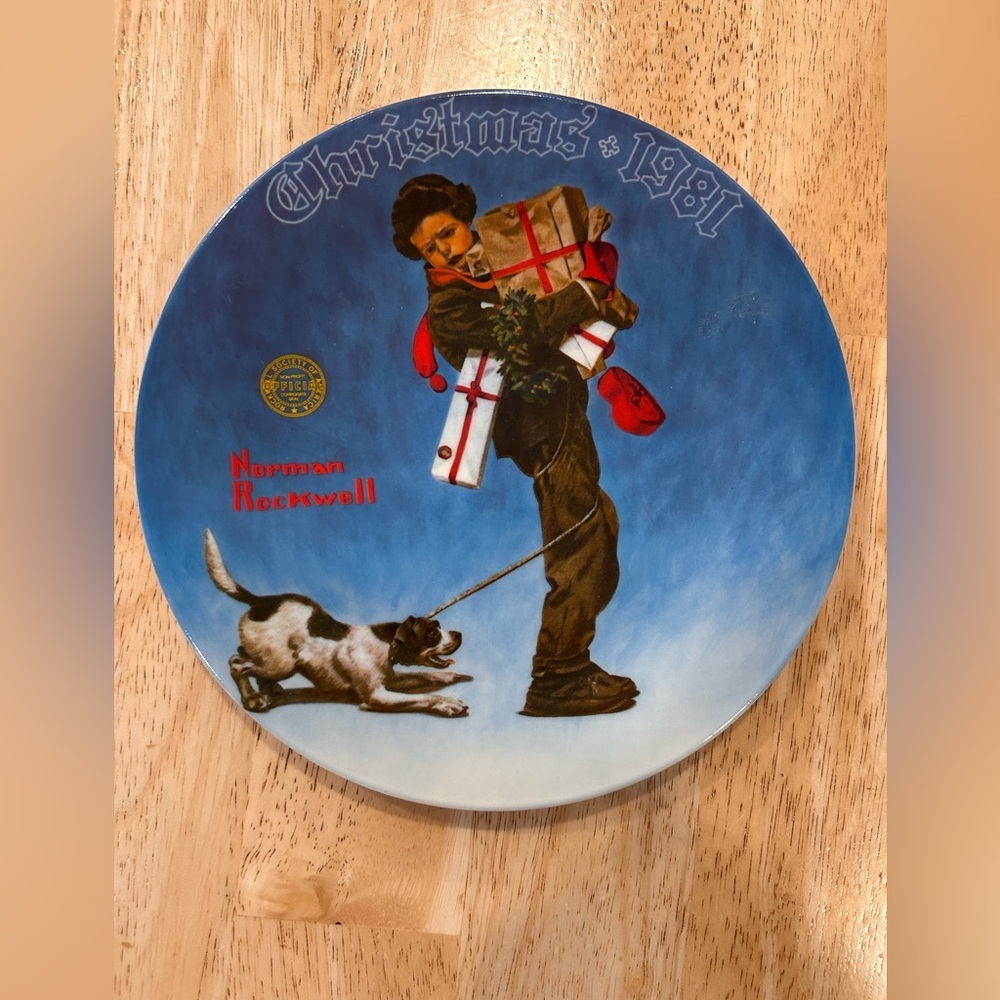 Vintage 1981 Norman Rockwell WRAPPED UP IN CHRISTMAS Plate by Knowles​